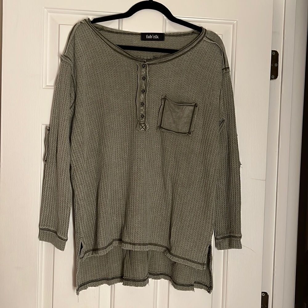 Fab’rik Long Sleeve Partial Hi-Low Waffle Shirt M